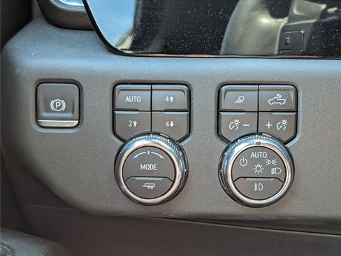 Used 2025 GMC Sierra 1500 SLT w/ SLT Premium Plus Package AWD/4WD image 27