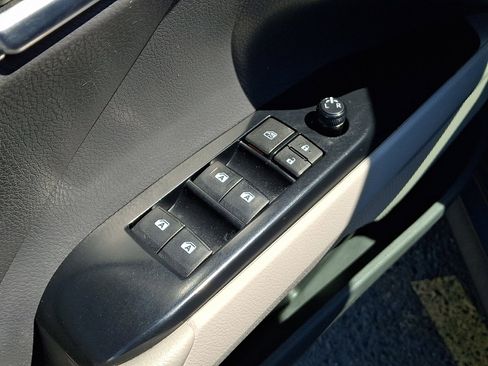 Used 2018 Toyota Camry LE image 26