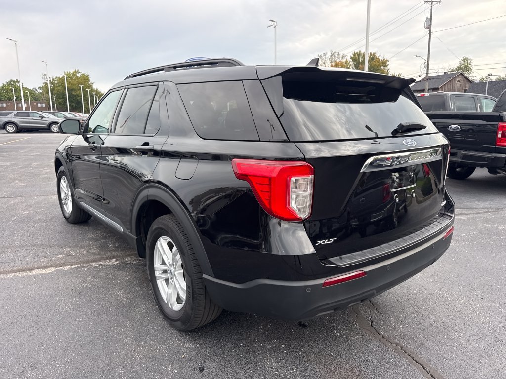 Used 2023 Ford Explorer XLT AWD/4WD image 9