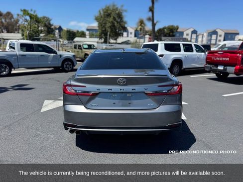 Used 2025 Toyota Camry SE w/ Convenience Package FWD image 4
