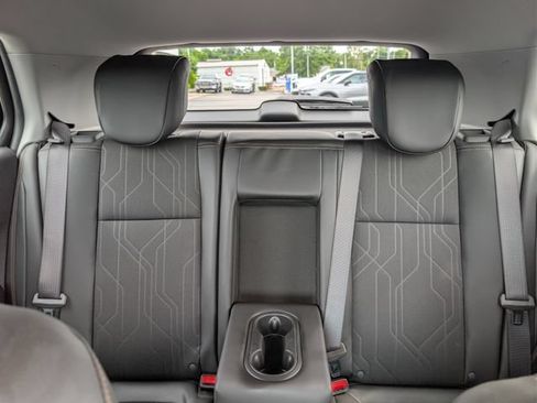 Used 2022 Chevrolet Trax LT w/ LT Convenience Package AWD/4WD image 16