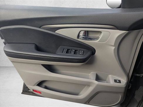 Used 2016 Honda Pilot LX image 7