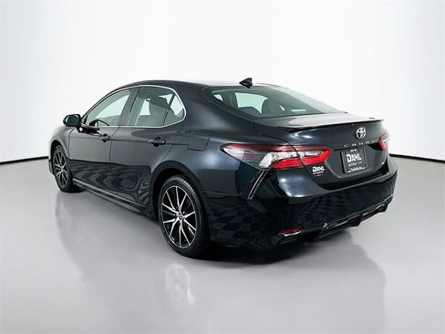 Used 2024 Toyota Camry SE image 8