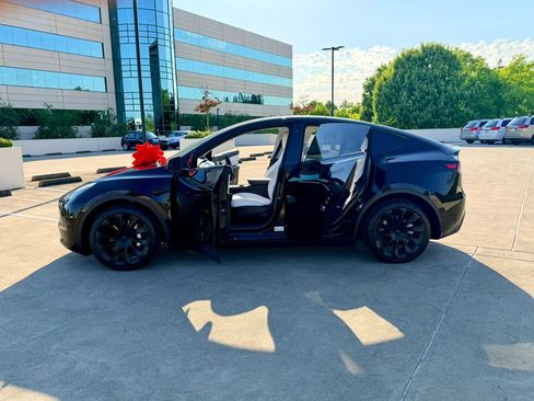 Used 2021 Tesla Model Y Long Range AWD/4WD image 34