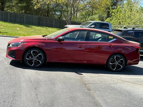 Used 2023 Nissan Altima 2.5 SR w/ SR Premium Package image 4