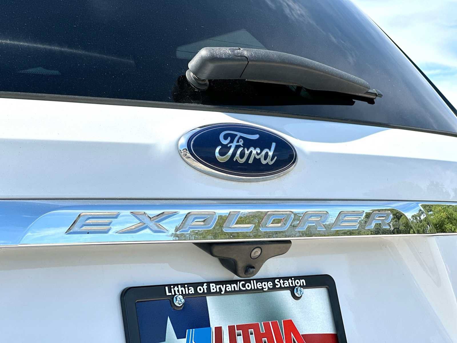 Used 2018 Ford Explorer XLT AWD/4WD image 15
