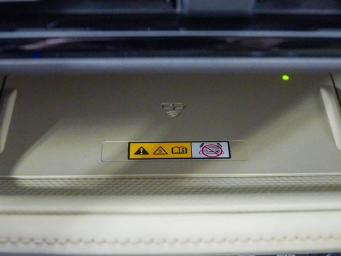 Used 2024 Toyota Highlander XLE AWD/4WD image 30