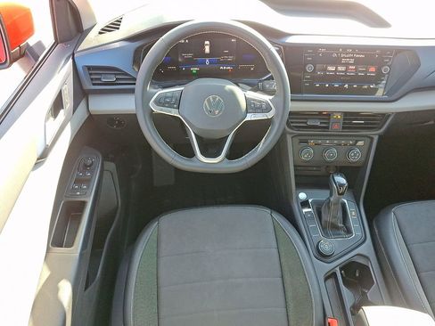 Used 2022 Volkswagen Taos SE w/ Panoramic Sunroof Package AWD/4WD image 11