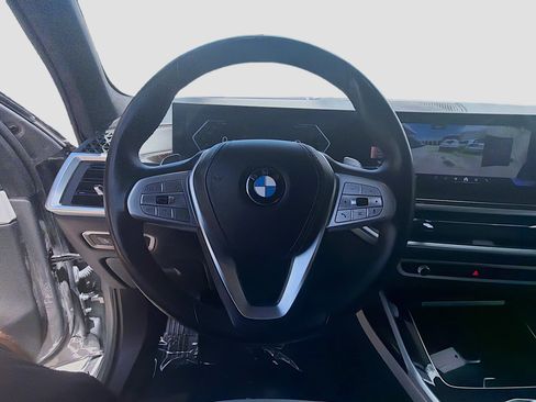 Used 2024 BMW X7 xDrive40i w/ Premium Package AWD/4WD image 10