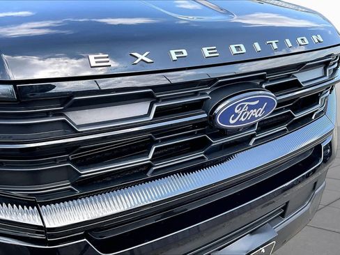 Certified 2025 Ford Expedition Active RWD image 30