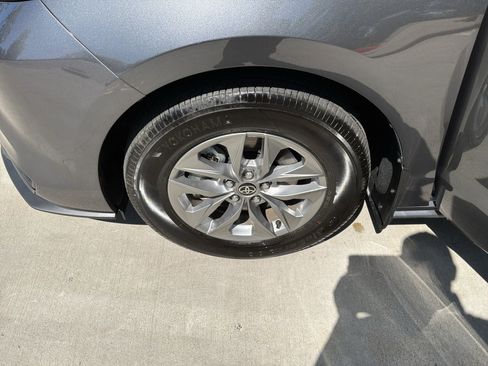 Used 2025 Toyota Sienna XLE w/ XLE Plus Package image 15