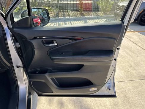Used 2019 Honda Pilot Elite image 13