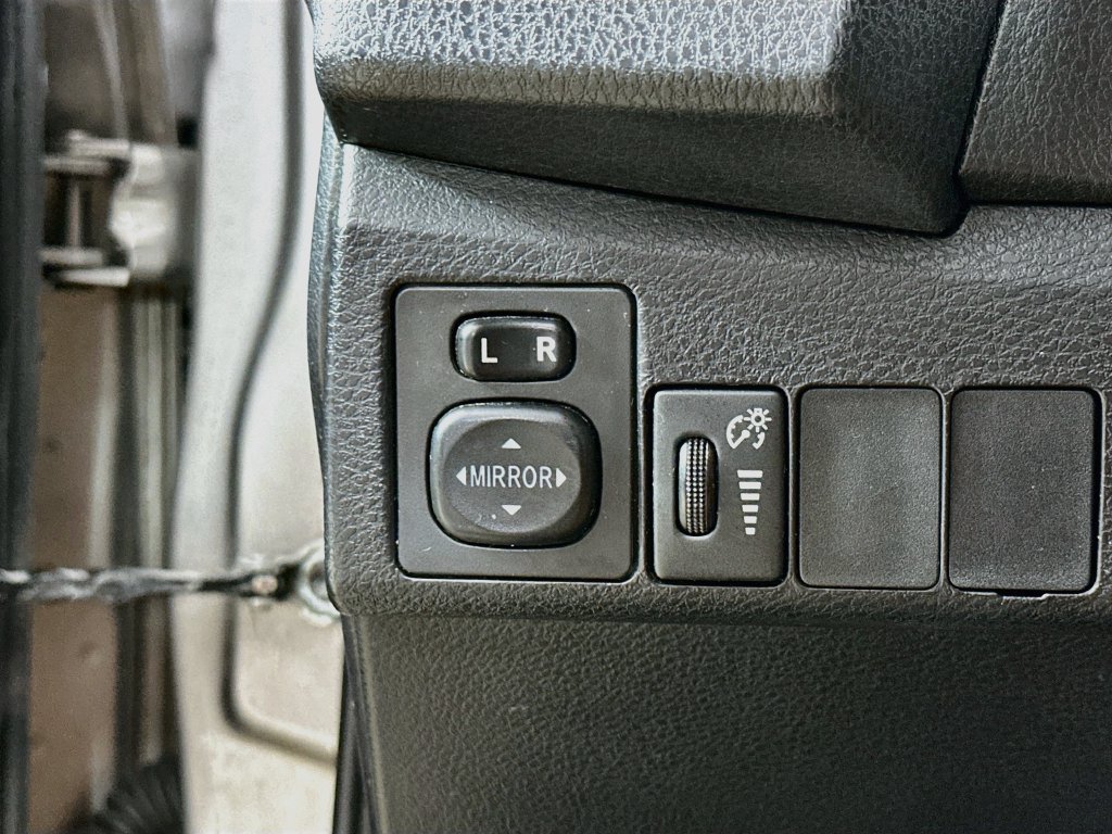 Used 2015 Toyota Corolla LE FWD image 12