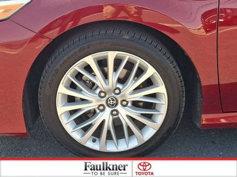 Certified 2019 Toyota Camry XLE FWD image 8