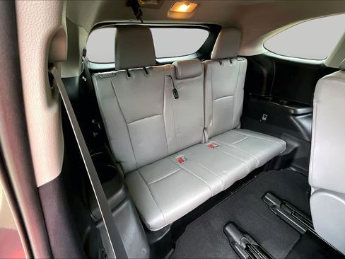 Used 2021 Toyota Highlander XLE FWD image 20