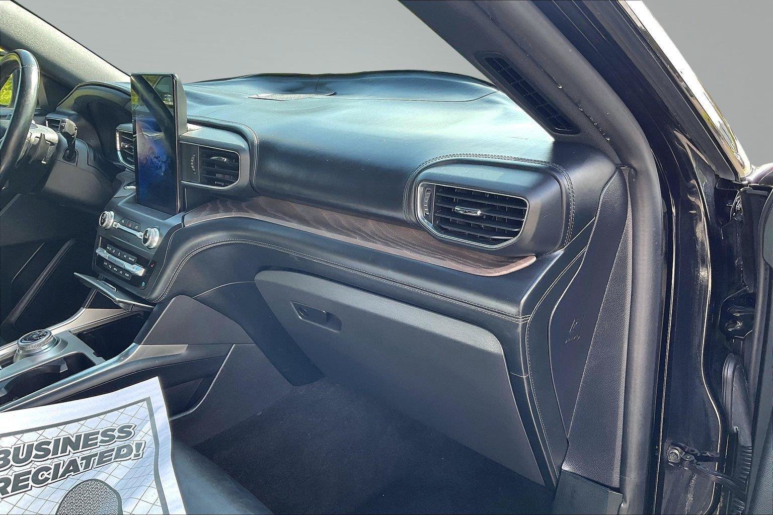 Used 2020 Ford Explorer Platinum w/ Premium Technology Package AWD/4WD image 17
