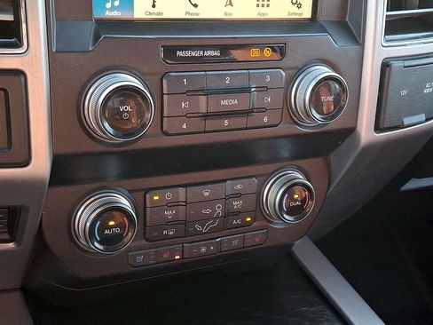 Certified 2019 Ford F250 Platinum w/ Platinum Ultimate Package AWD/4WD image 15