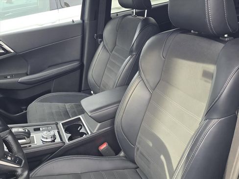 Used 2024 Mitsubishi Outlander SE image 10