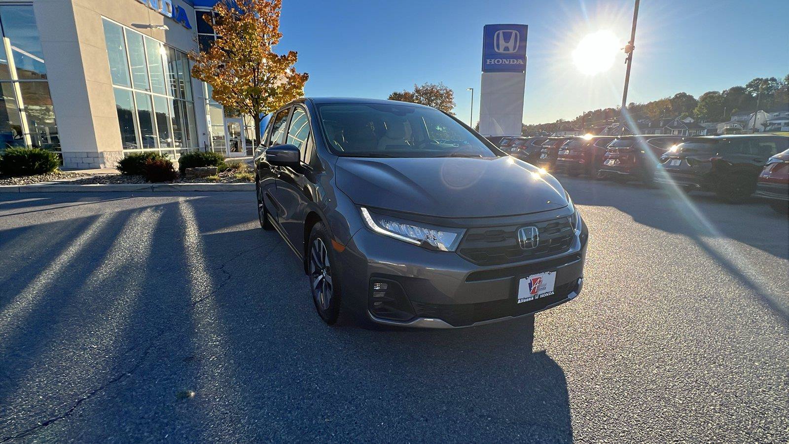 Certified 2025 Honda Odyssey EX-L image 2