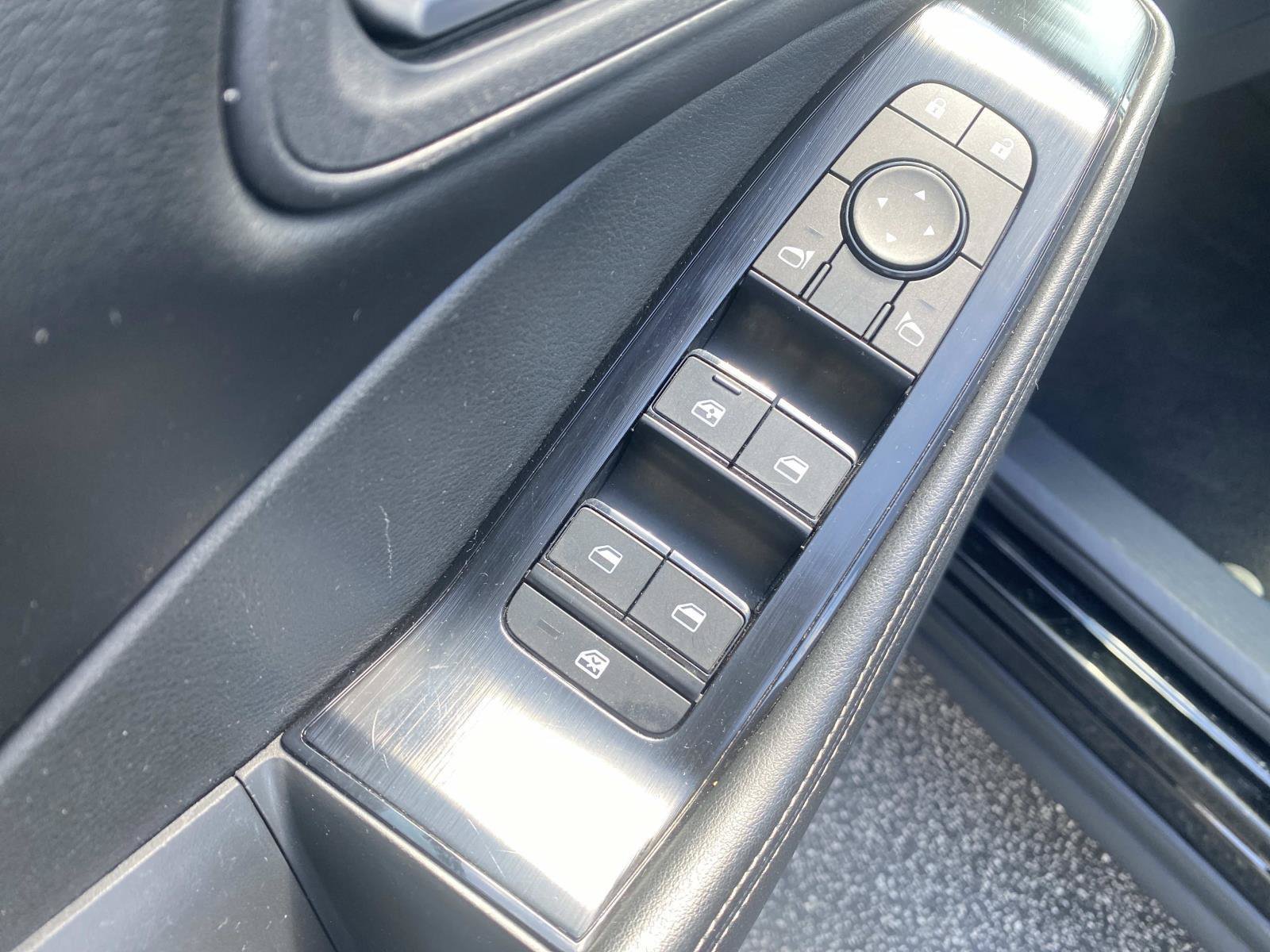 Used 2025 Nissan Rogue SV FWD image 21