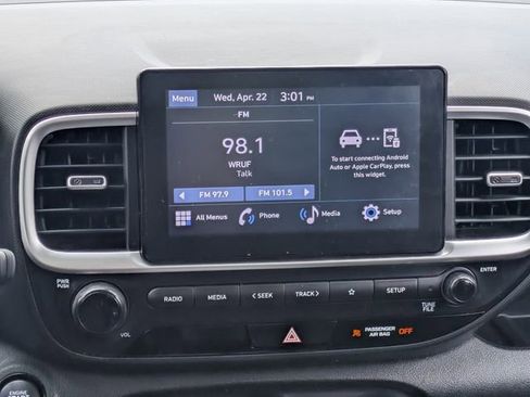 Used 2024 Hyundai Venue SEL FWD image 17