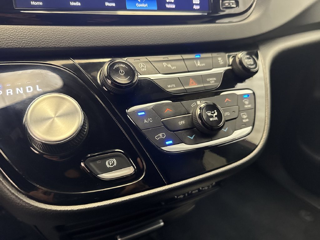 Used 2025 Chrysler Pacifica Select FWD image 17
