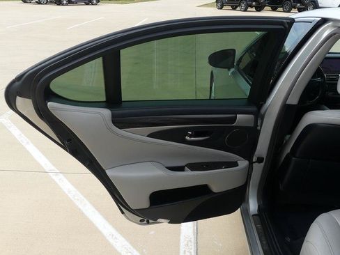 Used 2014 Lexus LS 460 w/ Comfort Package RWD image 34