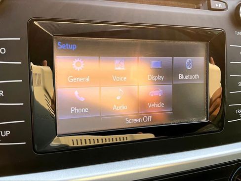 Used 2017 Toyota Highlander LE image 31