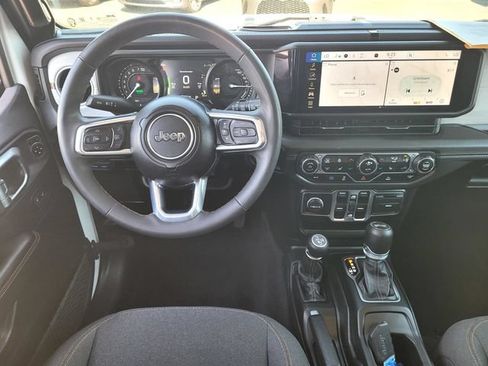 Used 2024 Jeep Wrangler Unlimited Sahara AWD/4WD image 15