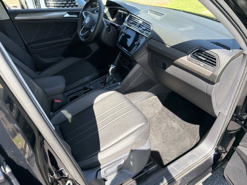 Used 2023 Volkswagen Tiguan SE FWD image 22