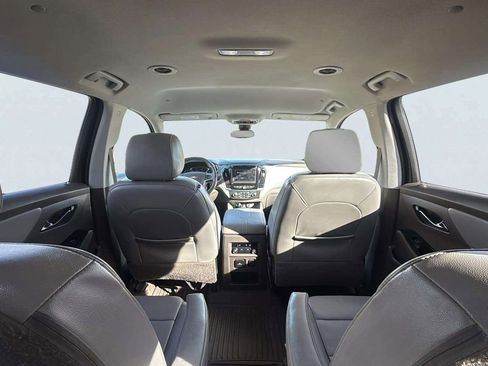 Used 2018 Chevrolet Traverse LT image 11