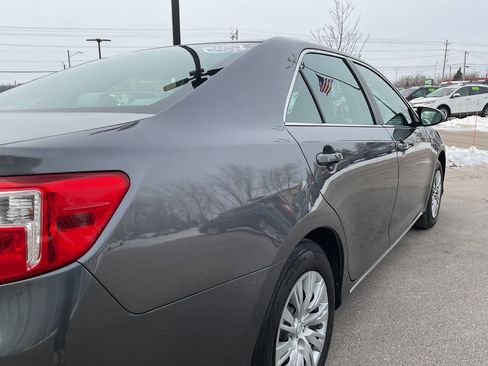 Used 2014 Toyota Camry LE image 8