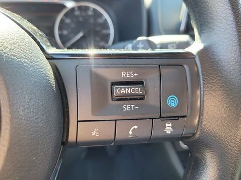 Used 2023 Nissan Rogue SV image 27