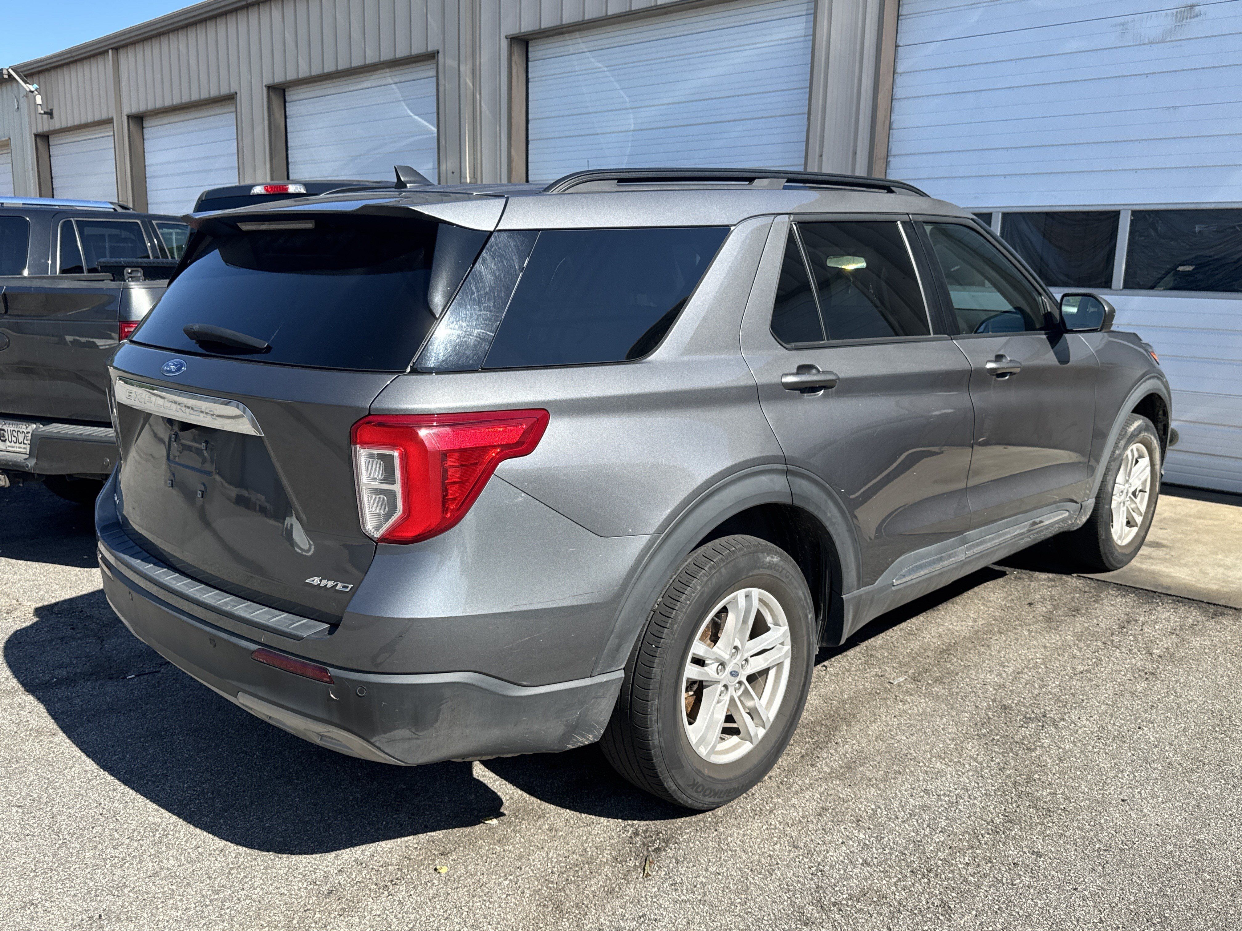 Used 2023 Ford Explorer XLT w/ Equipment Group 202A AWD/4WD image 4