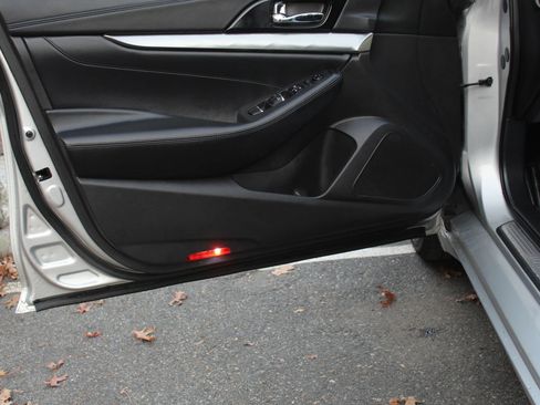 Used 2017 Nissan Maxima SR w/ Midnight Edition image 12