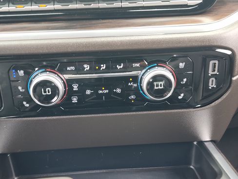 Used 2025 GMC Sierra 1500 SLT w/ SLT Premium Plus Package AWD/4WD image 21