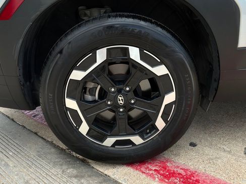 Used 2025 Hyundai Santa Fe SEL FWD image 9