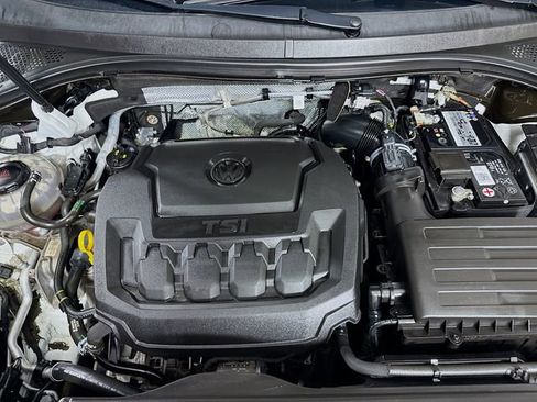 Used 2021 Volkswagen Tiguan SE image 29