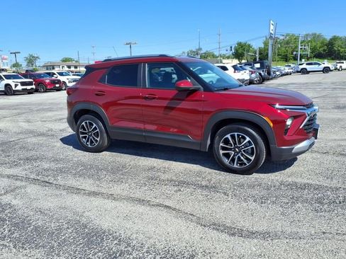 Used 2024 Chevrolet TrailBlazer LT w/ LT Cold Weather Package FWD image 9