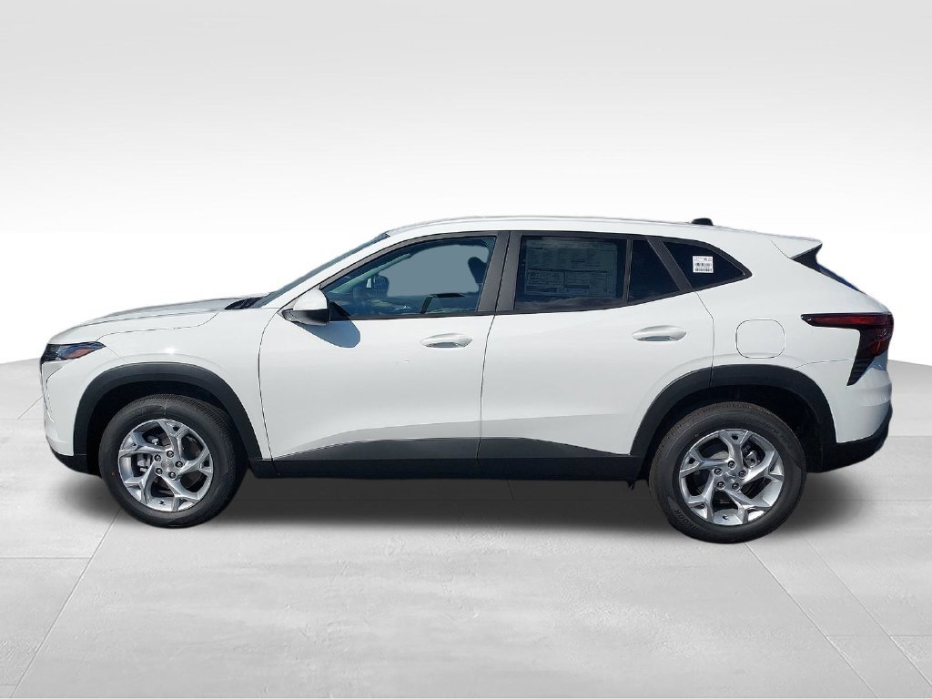 New 2026 Chevrolet Trax LS w/ LS Convenience Package FWD image 2
