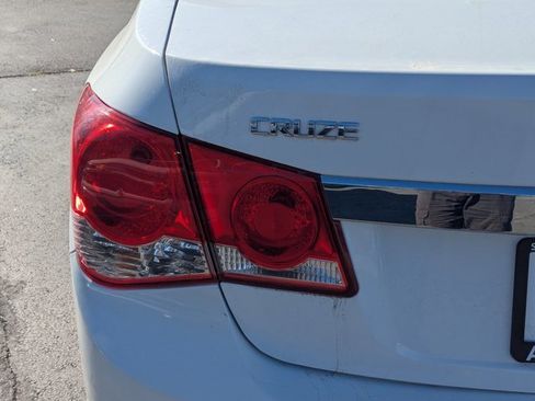 Used 2016 Chevrolet Cruze LS image 4