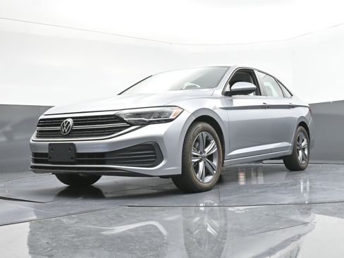 Used 2024 Volkswagen Jetta SE image 23