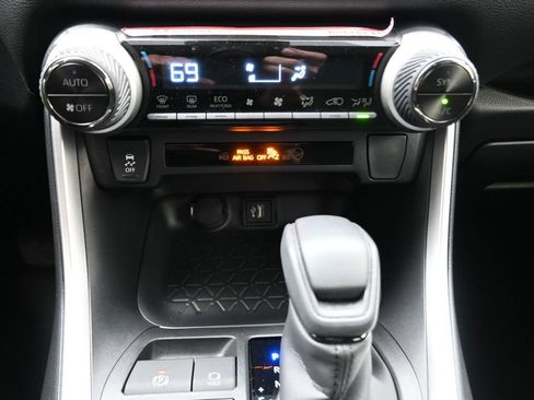 Used 2025 Toyota RAV4 LE image 9