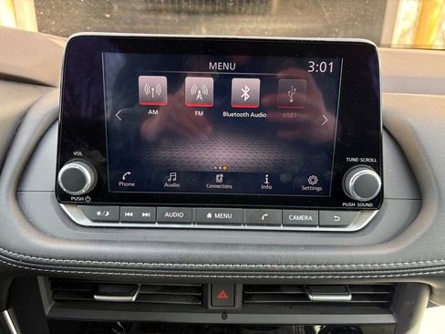 Used 2023 Nissan Rogue S image 31