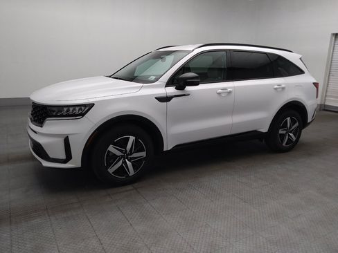 Used 2023 Kia Sorento S FWD image 2