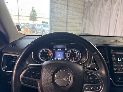 Used 2019 Jeep Cherokee Limited w/ Technology Group image 25