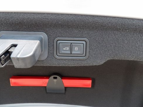 Used 2015 Audi A8 L 3.0T image 28