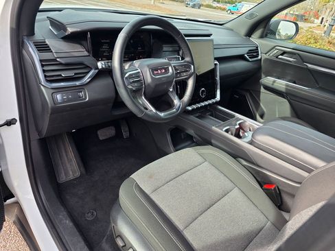 Used 2025 GMC Acadia Elevation image 11