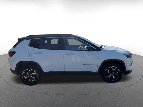 Used 2025 Jeep Compass Limited AWD/4WD image 15