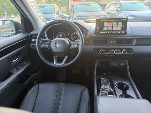 Used 2025 Honda Pilot Touring image 21